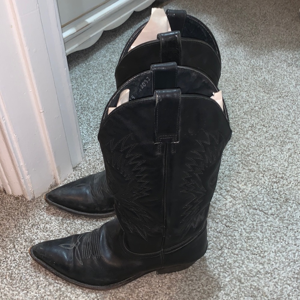 Black Cowgirl boots. Genuine leather. Size 7